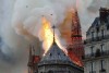 Nhà thờ Đức Bà Paris lịch sử chìm trong biển lửa